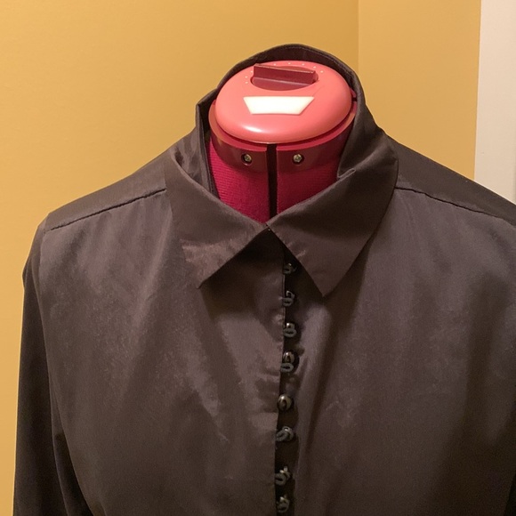 V collar Loop button dress down shirt - Picture 4 of 9